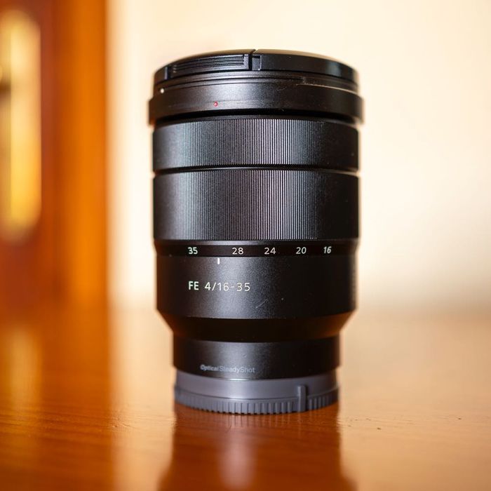 Objetiva Sony FE 16-35mm F4 ZA OSS Zeiss