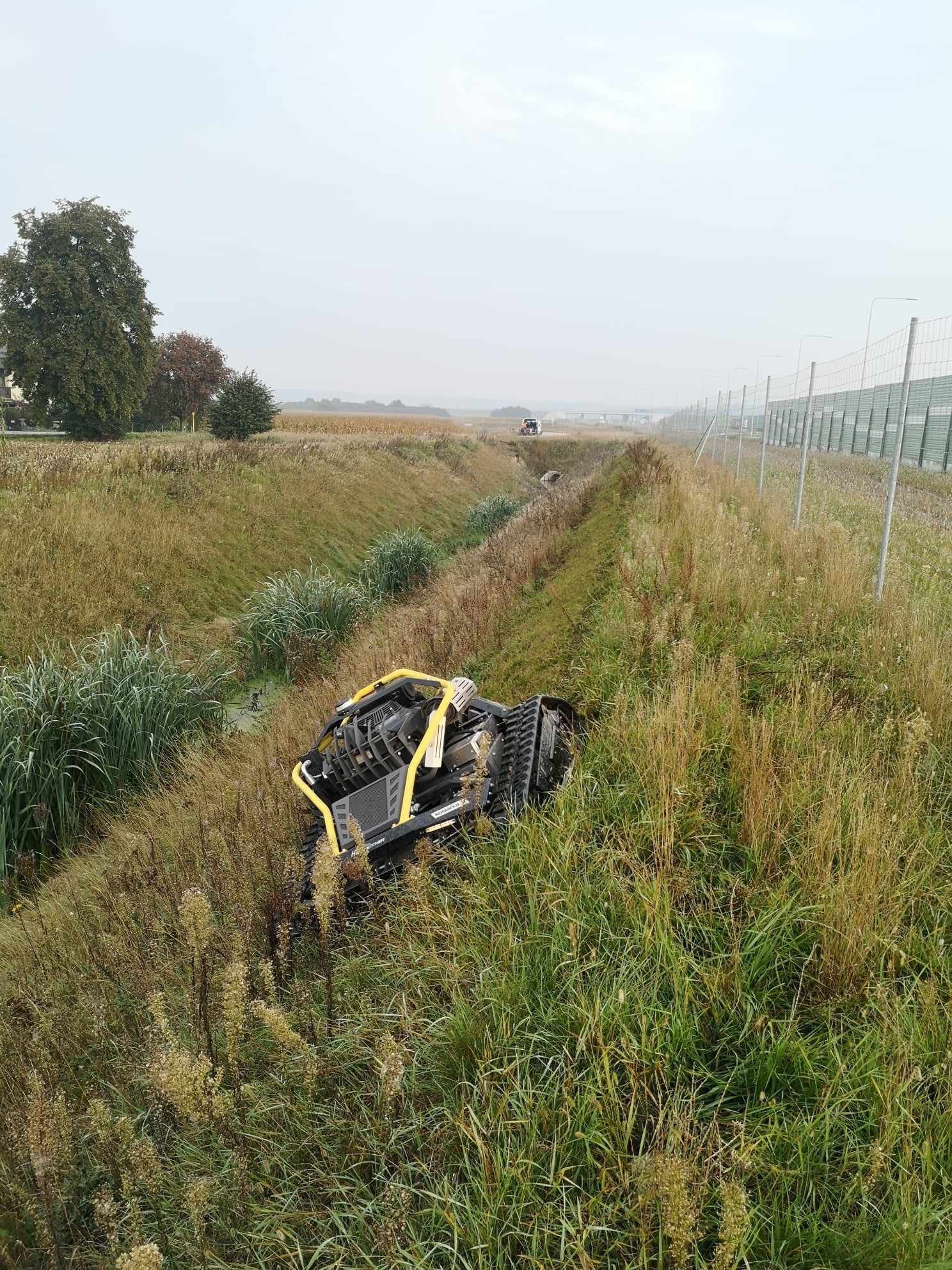 koszenie dużych powierzchni, farm fotowoltaicznych, skarp