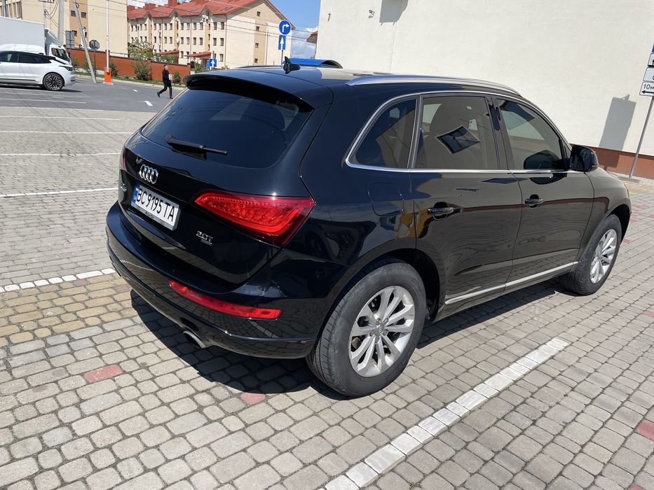 Надійний кросовер AudiQ5 2013