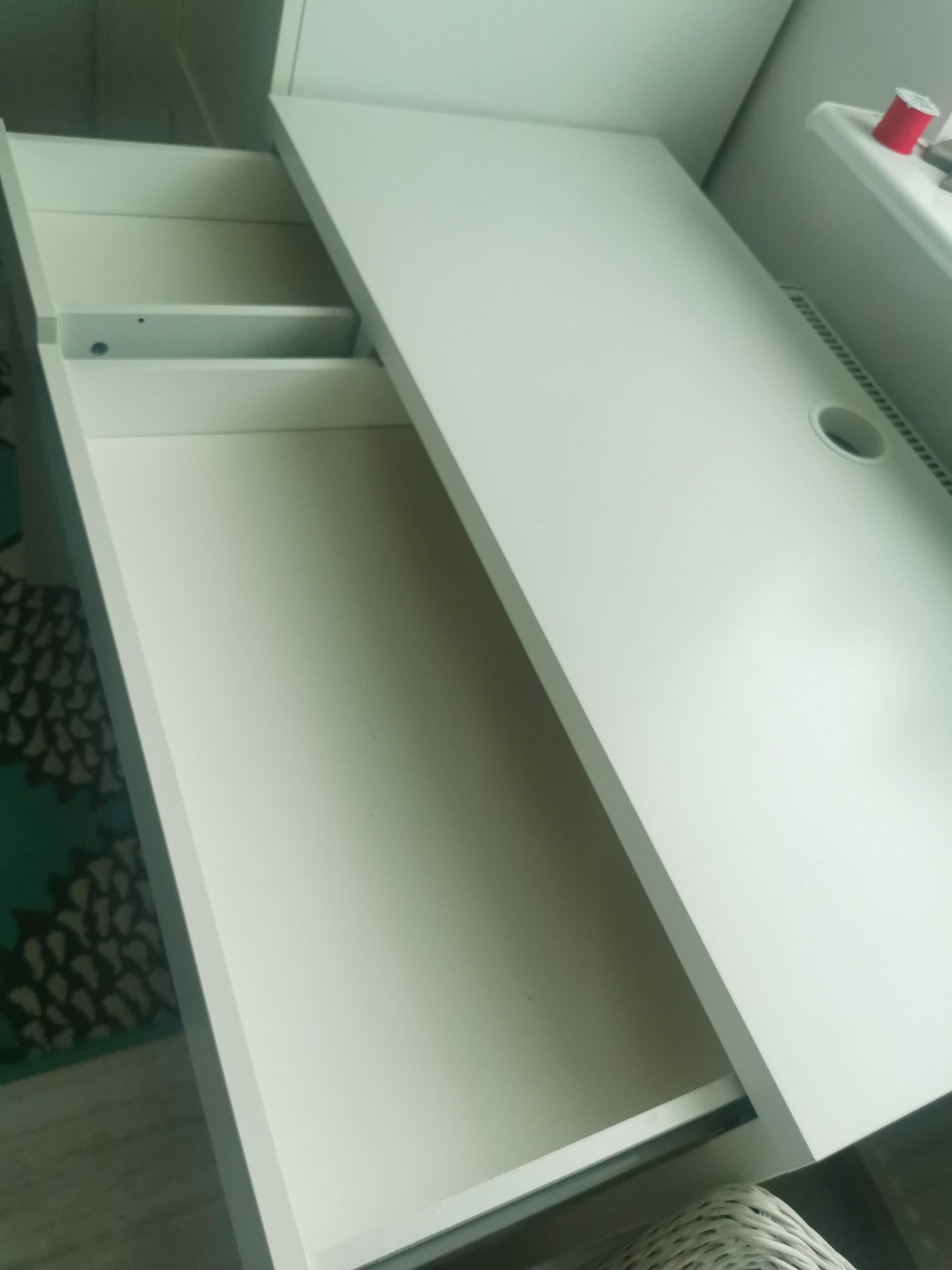 Biurko Ikea z serii MICKE 105x50