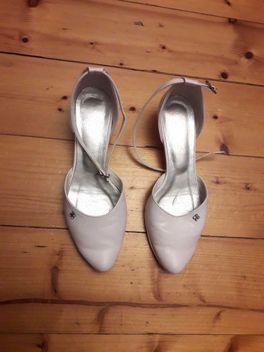 Buty ślubne na obcasie białe Casani ze skóry rozmiar 37