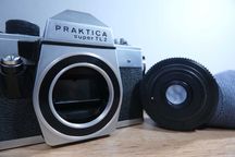 Aparat Praktica Super TL 2 z obiektywem Hanimex Auto MC 28mm f/2.8