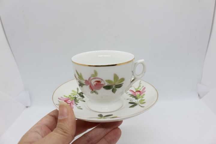 Chávena de Café Vista Alegre 1881 RARA Floral Rosa Pintura Manual