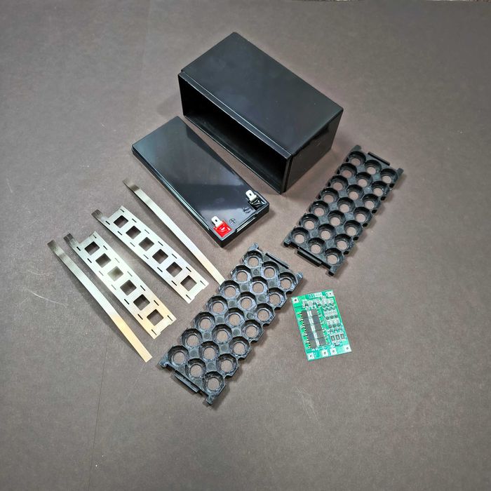 Корпус для акумуляторів 12В Li-ion 18650-21 bms для акумуляторів 12В