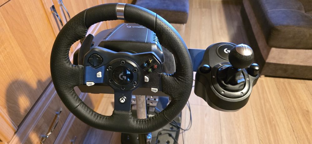 Sprzedam kierownice Logitech G920 z stojakiem