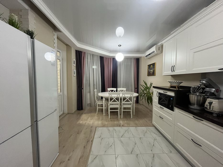 ЭКС!Госпрограммы!Красивая 3 к. 90м р-н Небесной сотни! Дорогой ремонт