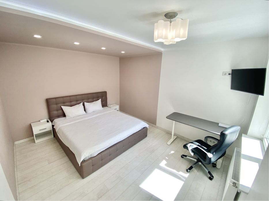 Трикімнатна квартира подобово SKY HOUSE. Безключовий доступ!