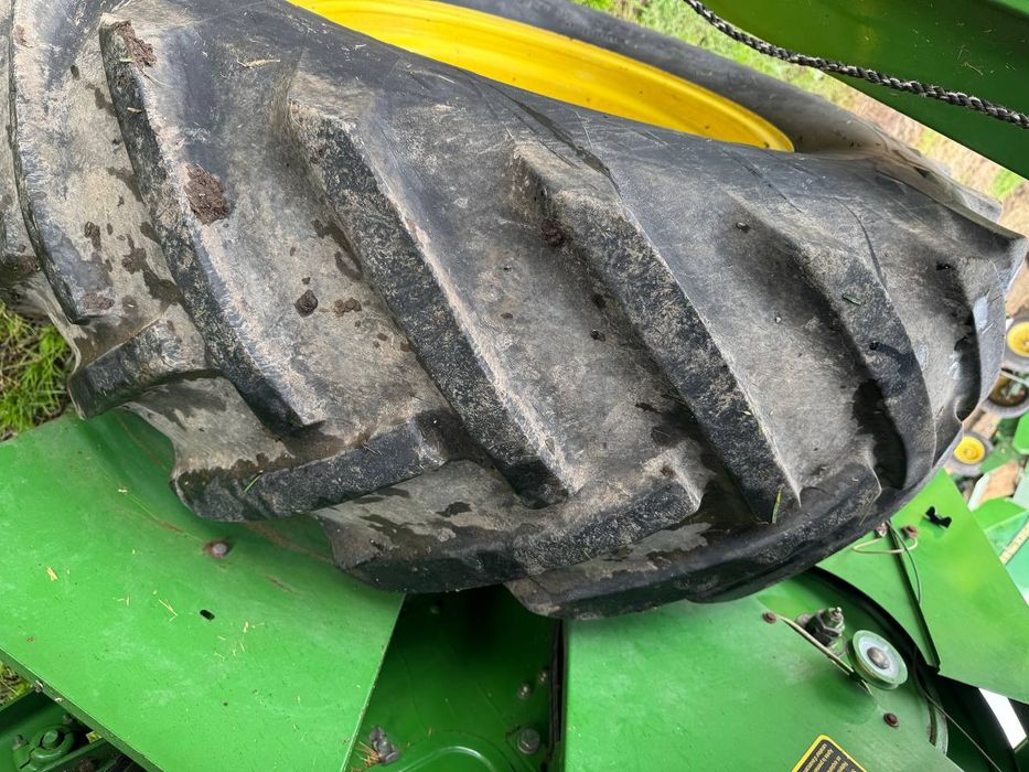 Комбайн свіжопригнаний John Deere 1052