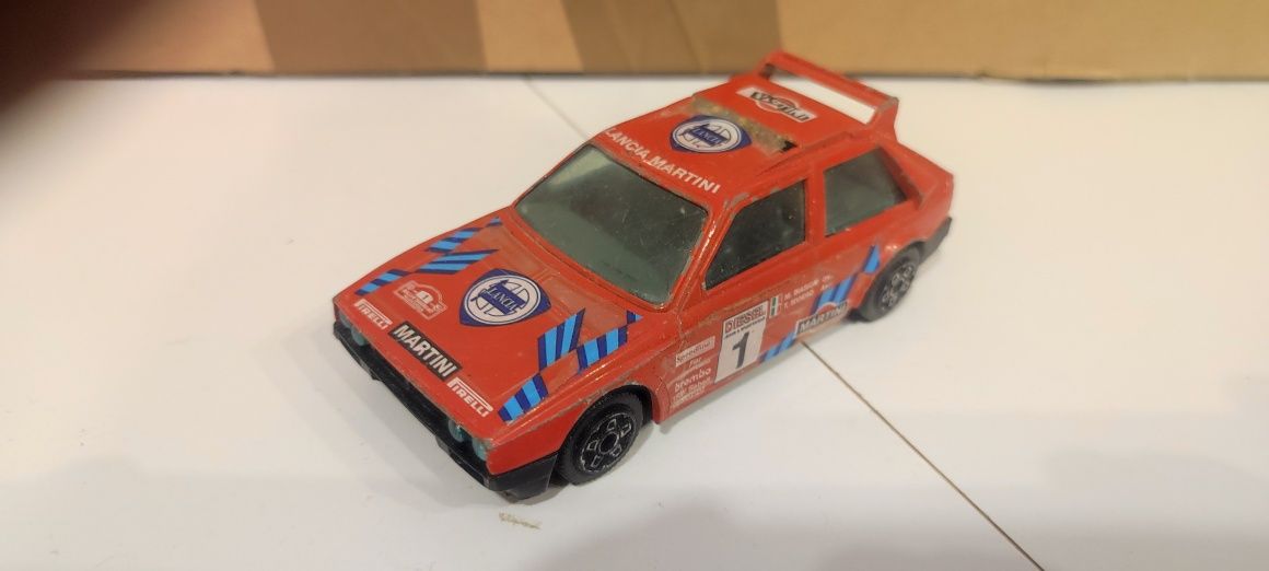 Bburago skala 1:43