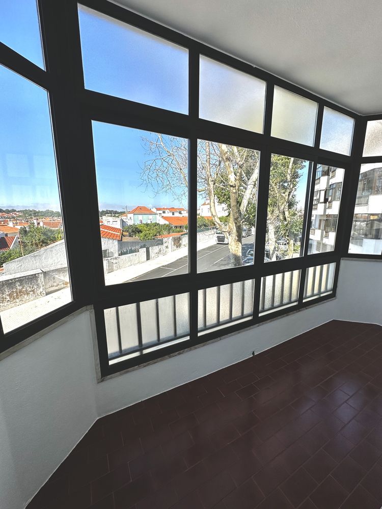 Apartamento T2 renovado em São João do Estoril