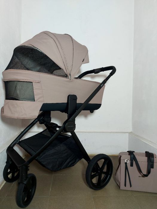 Коляска CARRELLO ULTRA новий колір 2025 року