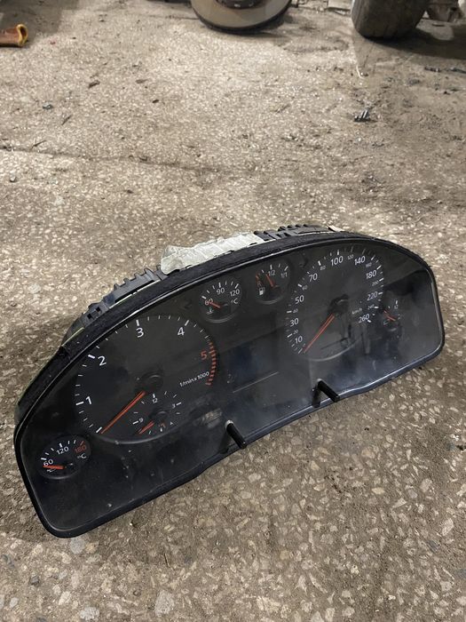 Приборна панель, панель приладів Ауді а6 с5 2.5 дизель, Мкпп