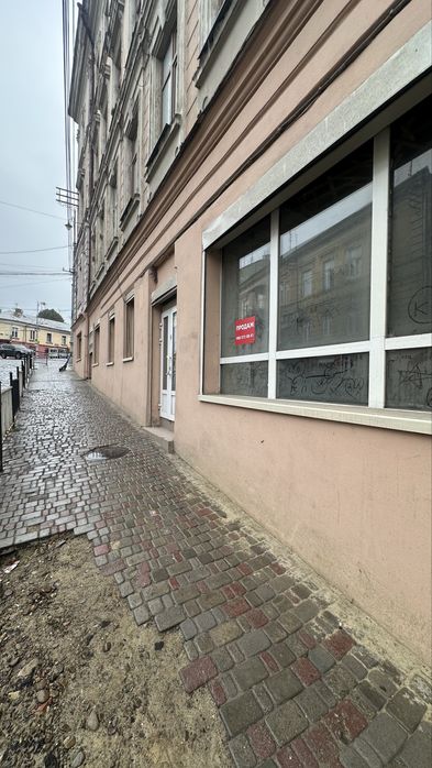 Продаж; приміщення; Чернівці; центр; фасад