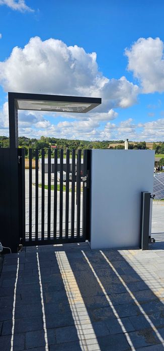 Zadaszenie furtki - aluminium z lampa LED z czujnikiem ruchu/zmierzchu