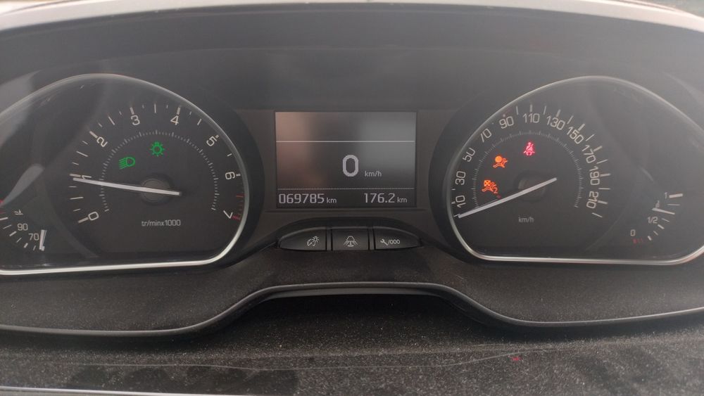 Peugeot 208 z 2016 r. z przebiegiem 70.000 km uszkodzony Warszawa