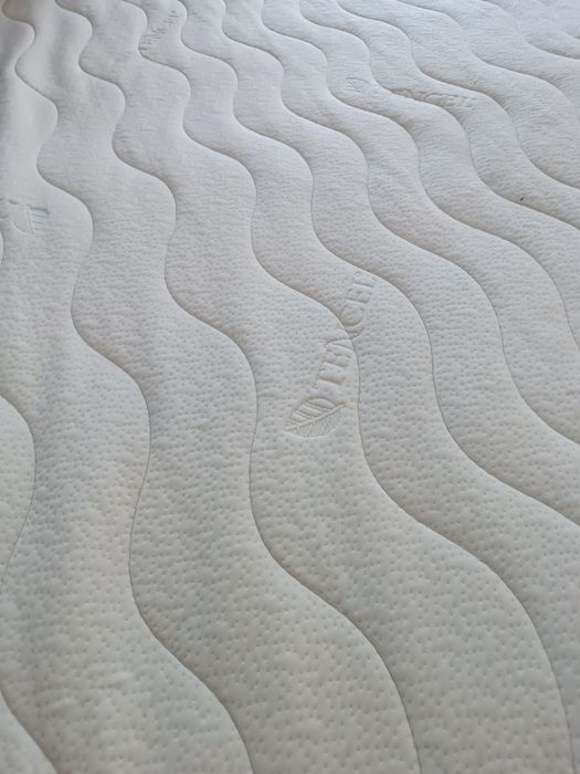 Materac piankowy nawierzchniowy topper 160x200 firmy Hilding