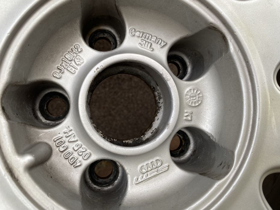 Kola Audi 18 8Jx18 ET43 235/40R18 DOT 0524