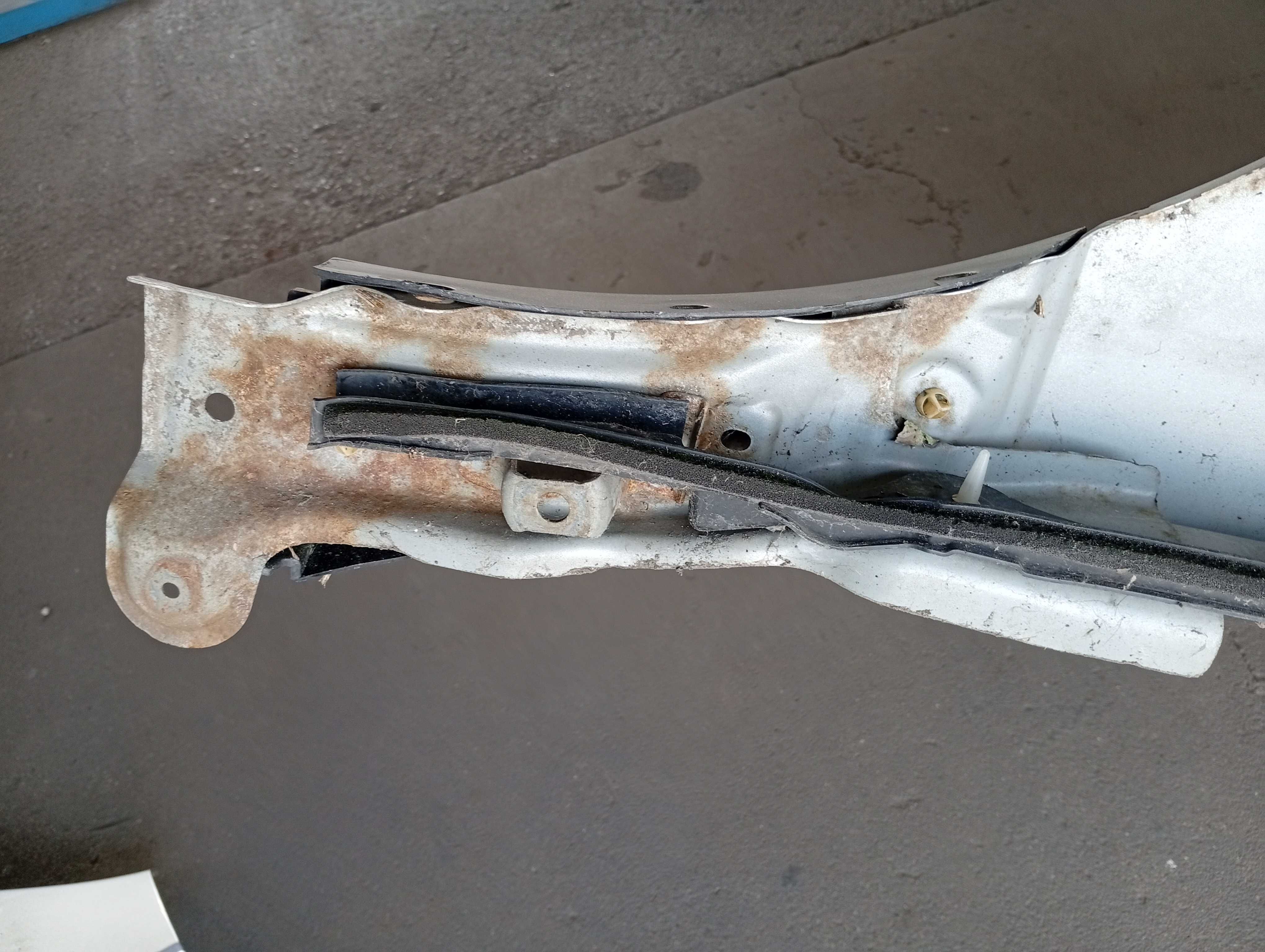 Błotnik  prawy  Mazda 6 II 07-13r Nr 4