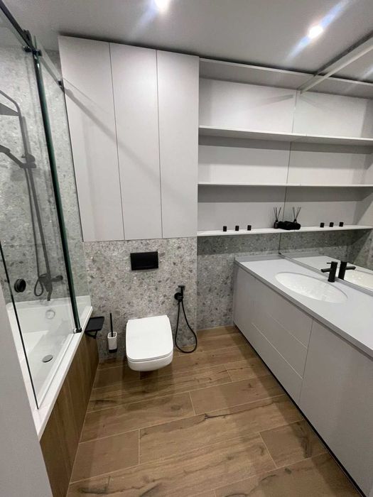 Немовірно світла та красива, двокімнатна квартира, вул. Молодіжна 5