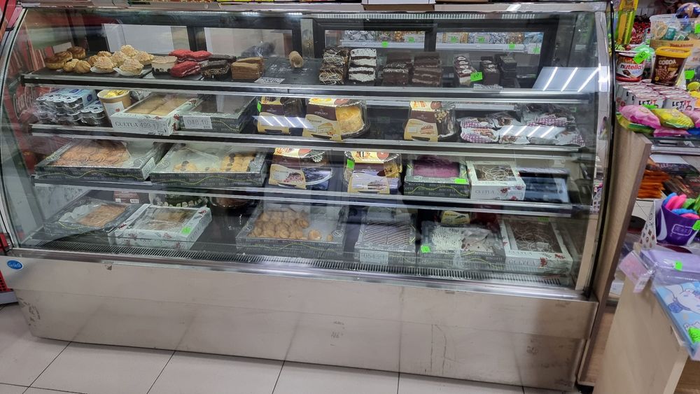 Кондитерська Холодильна Вітрина