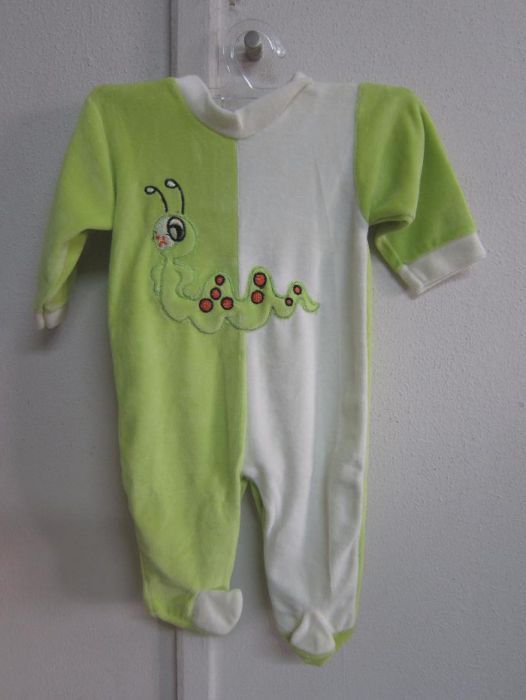 Babygrow para Bébé verde e branco 3 meses em veludo NOV