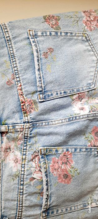 Jeansy mom fit boyfriend kwiaty