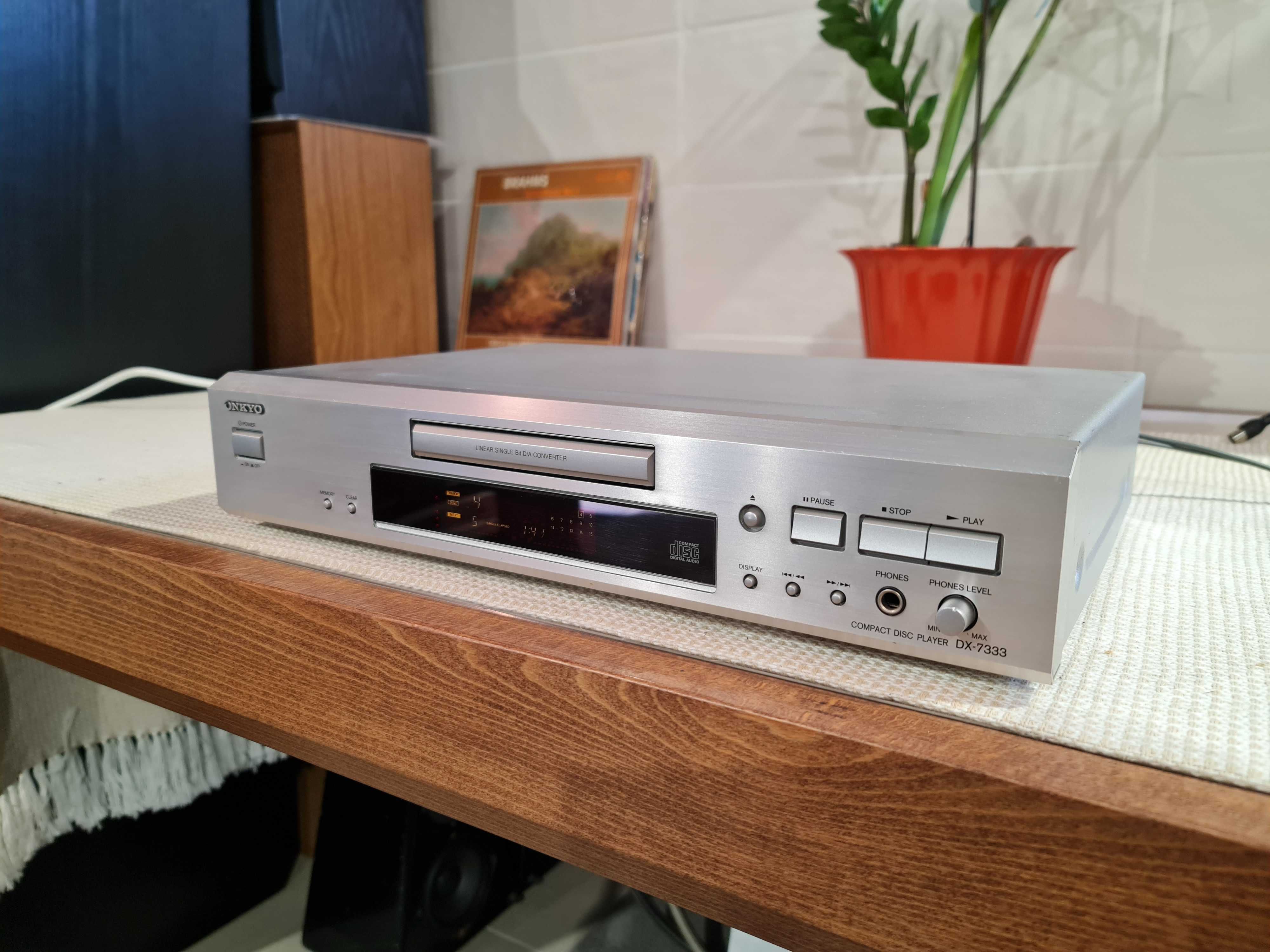 CD-програвач Onkyo DX-7333