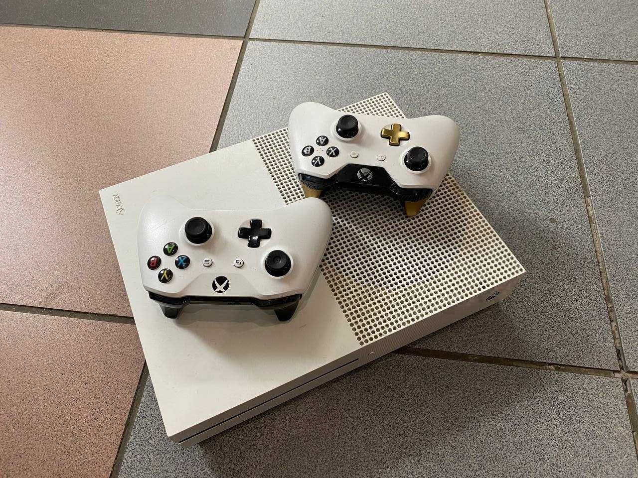 Приставка Microsoft Xbox One S