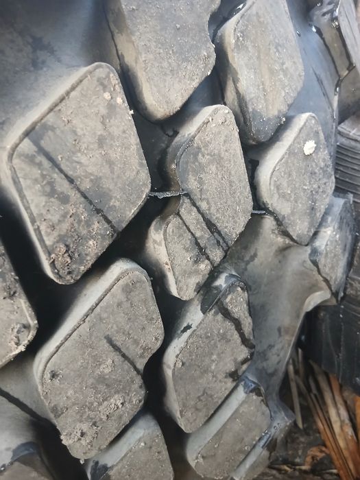 Продам два ската 21.5/75R21