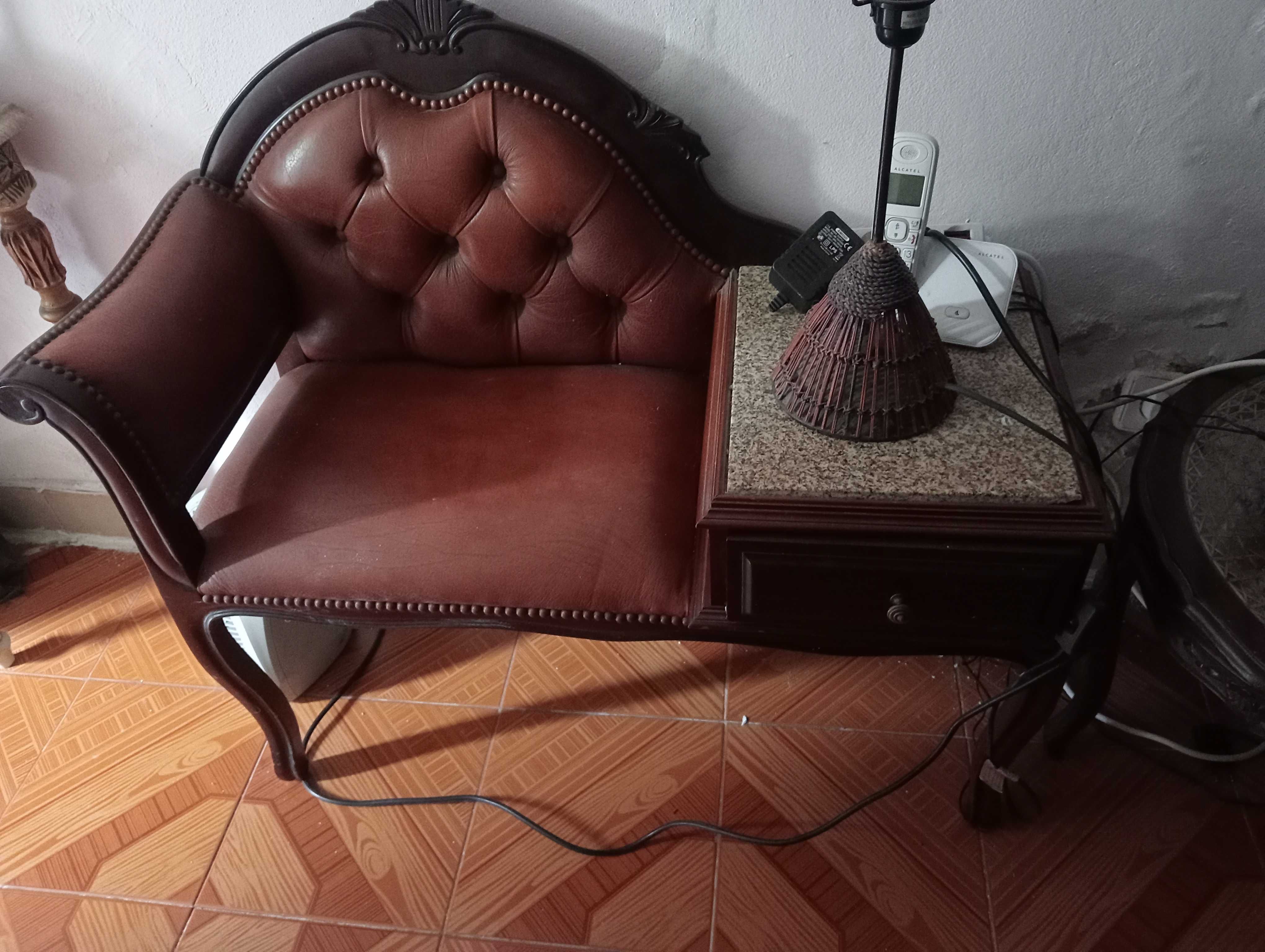 Mesa com assento