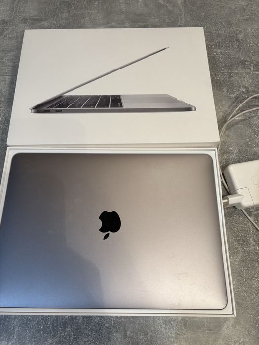 Apple Macbook Pro A1708 / i5 / 8GB Ram/ 128GB / 13,3 Retina