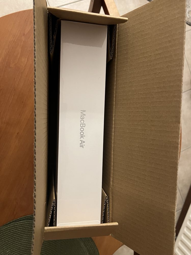 NOWY Apple MacBook Air M1, 16GB RAM, 512GB SSD [ZAFOLIOWANY]