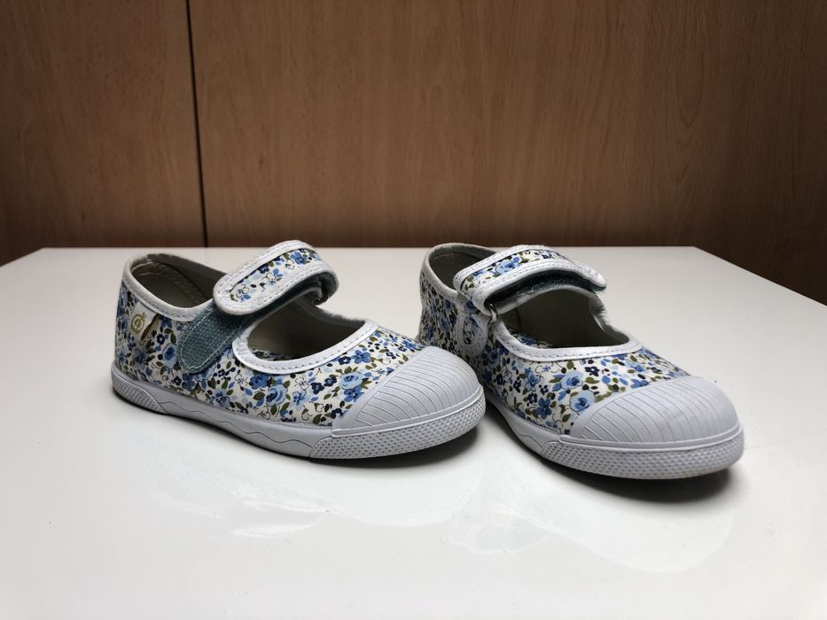 Sapatos menina 24