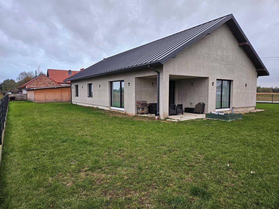 Dom parterowy 192m2 na działce 1896m2 - gotowy do zamieszkania