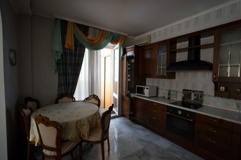 Продам 3кімнатну на вул. Дмитрівський 13а Цирк Золотоустівська