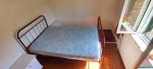 Cama de casal em ferro com colchão