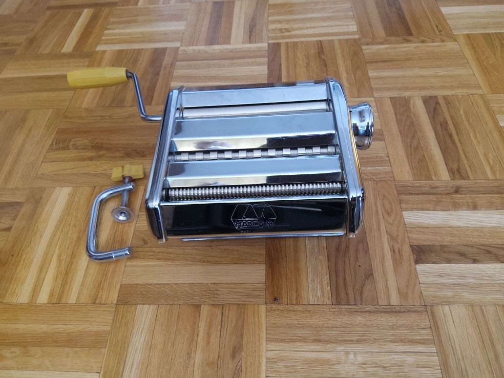 Maszynka do robienia makaronu Ampia 150