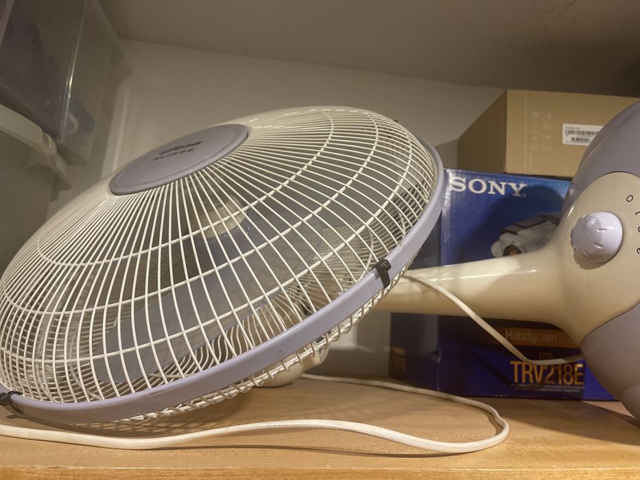 Ventoinha Ufesa 3 velocidades rotativa pouco uso.  Electrica