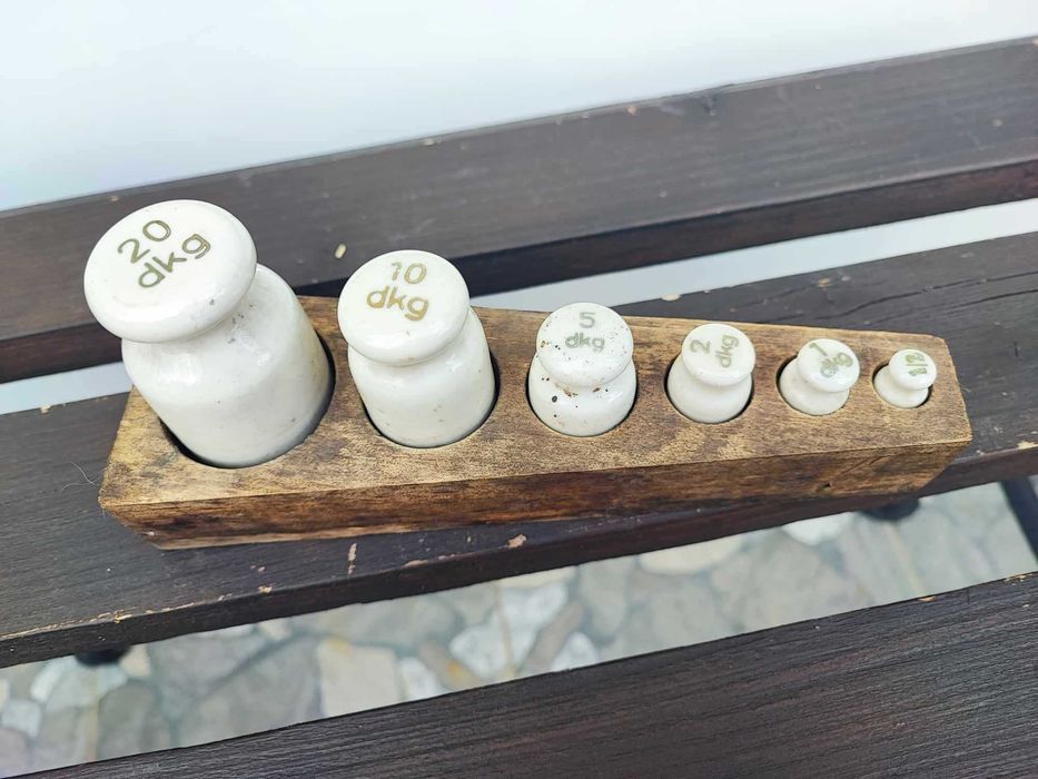 Stare odważniki,odważnik,porcelanowy w pudełku