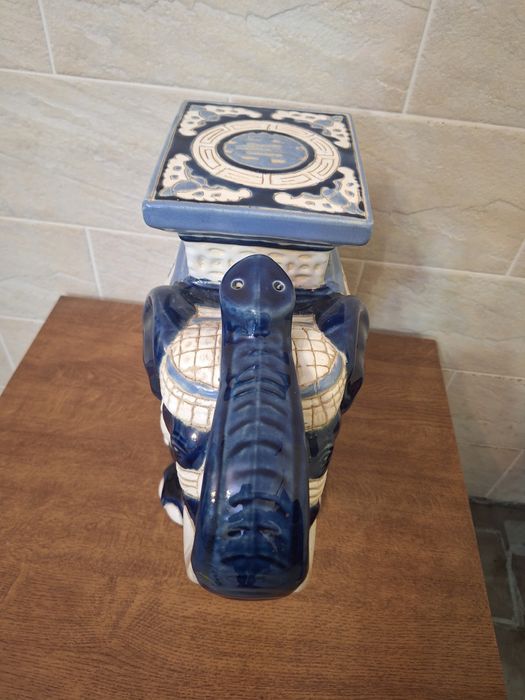 Słoń ceramiczny stojak
