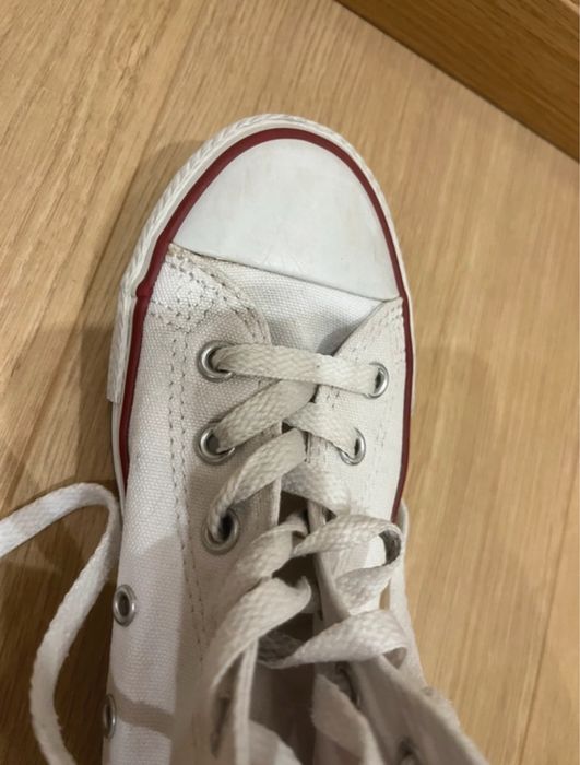 Sapatilhas All Star brancas em bom estado, tamanho de criança