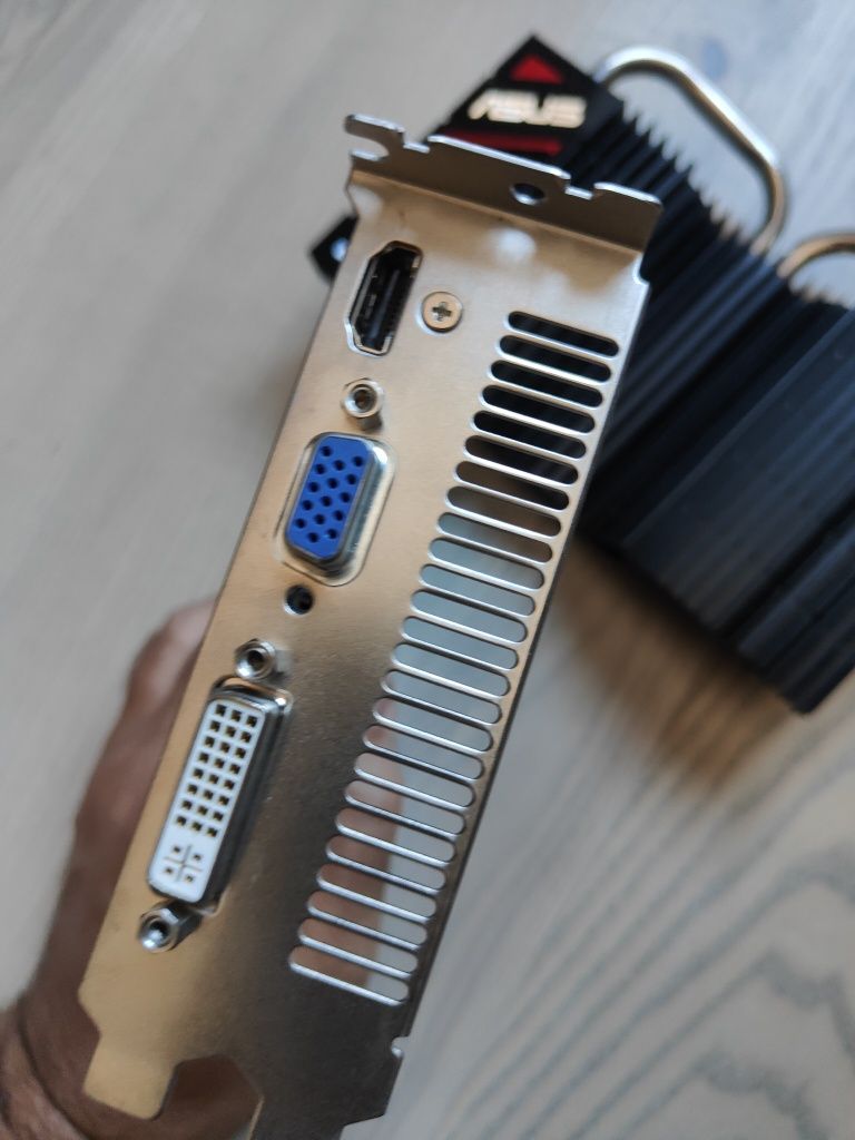 ASUS GeForce GTS 450 1GB DDR3 Silent — ретро-ігри / офіс