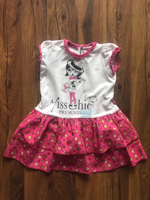 Sukienka biało-różowa w kwiatki