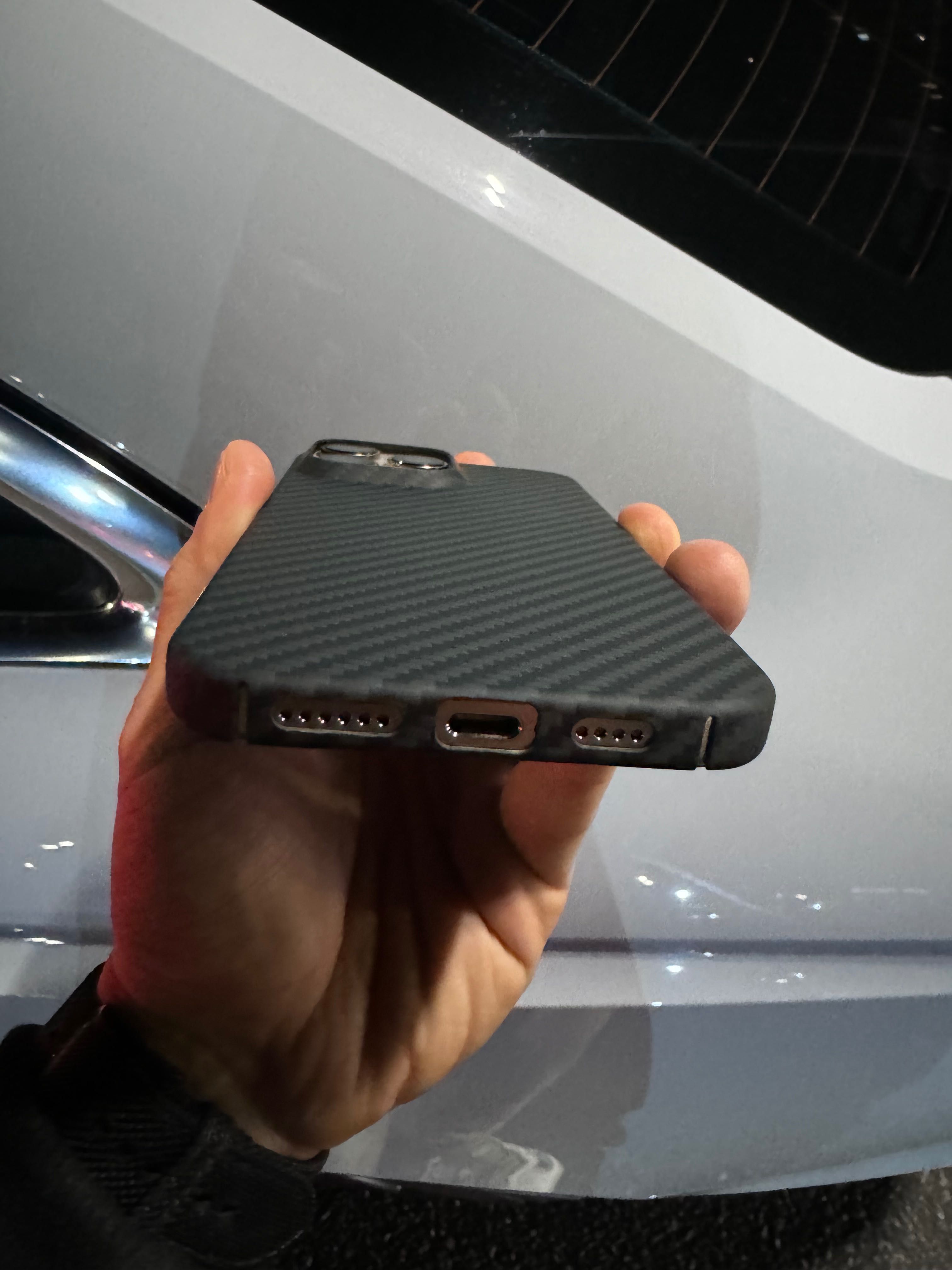 Ультратонкий карбоновый чехол iPhone 16 Pro Max