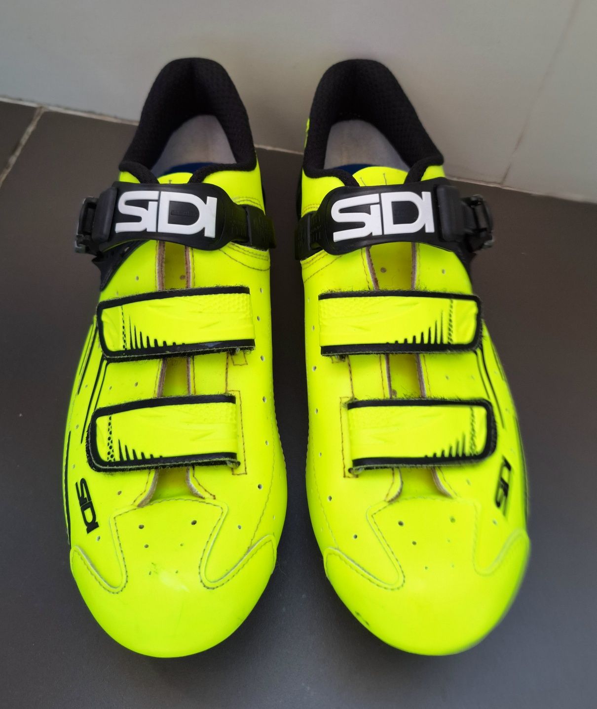 Sapato Sidi estrada