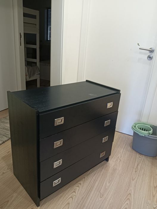 Vendo cômoda de madeira escura