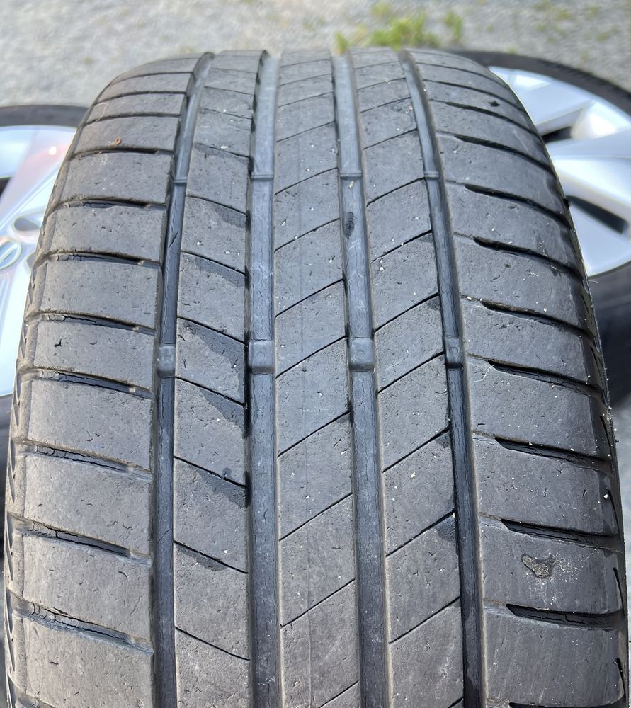 Oryginalne kola Volkwagen Golf 8 z oponami letnimi 225/45