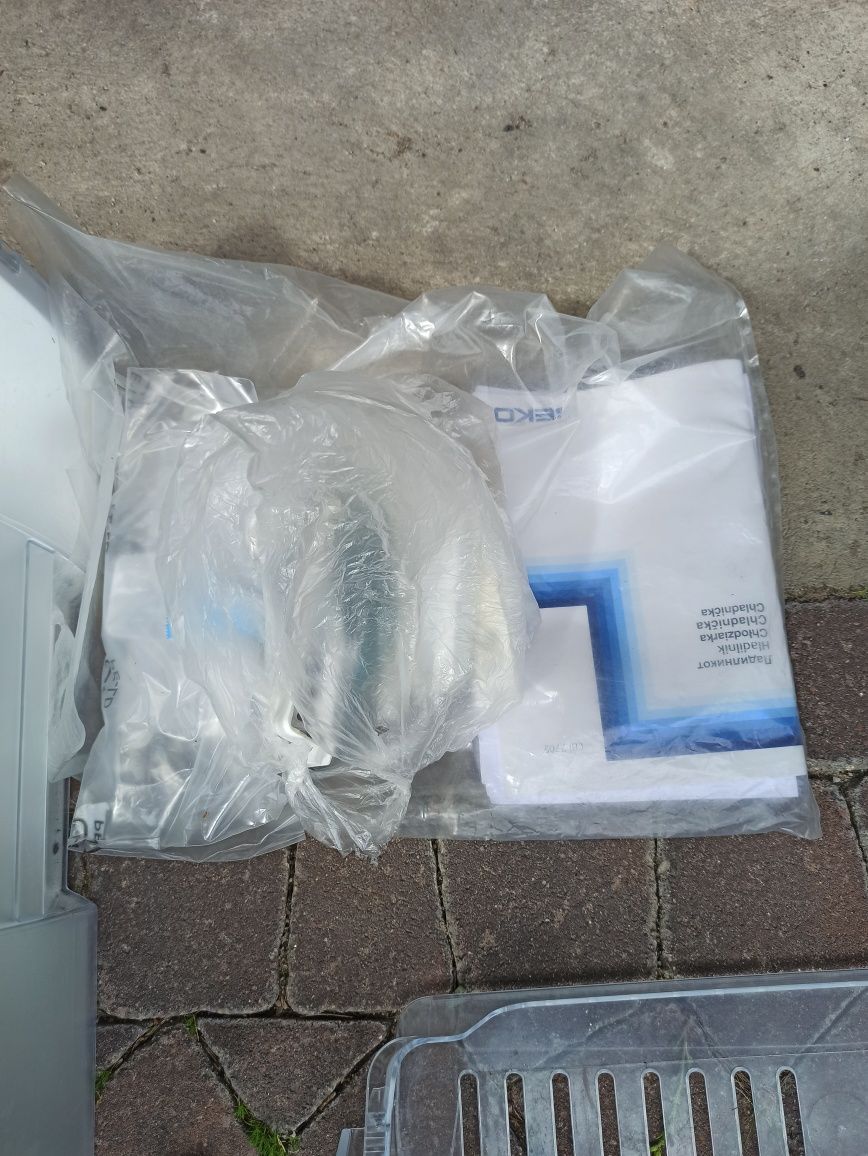Komplet półek do lodówki Beko CBI 7702