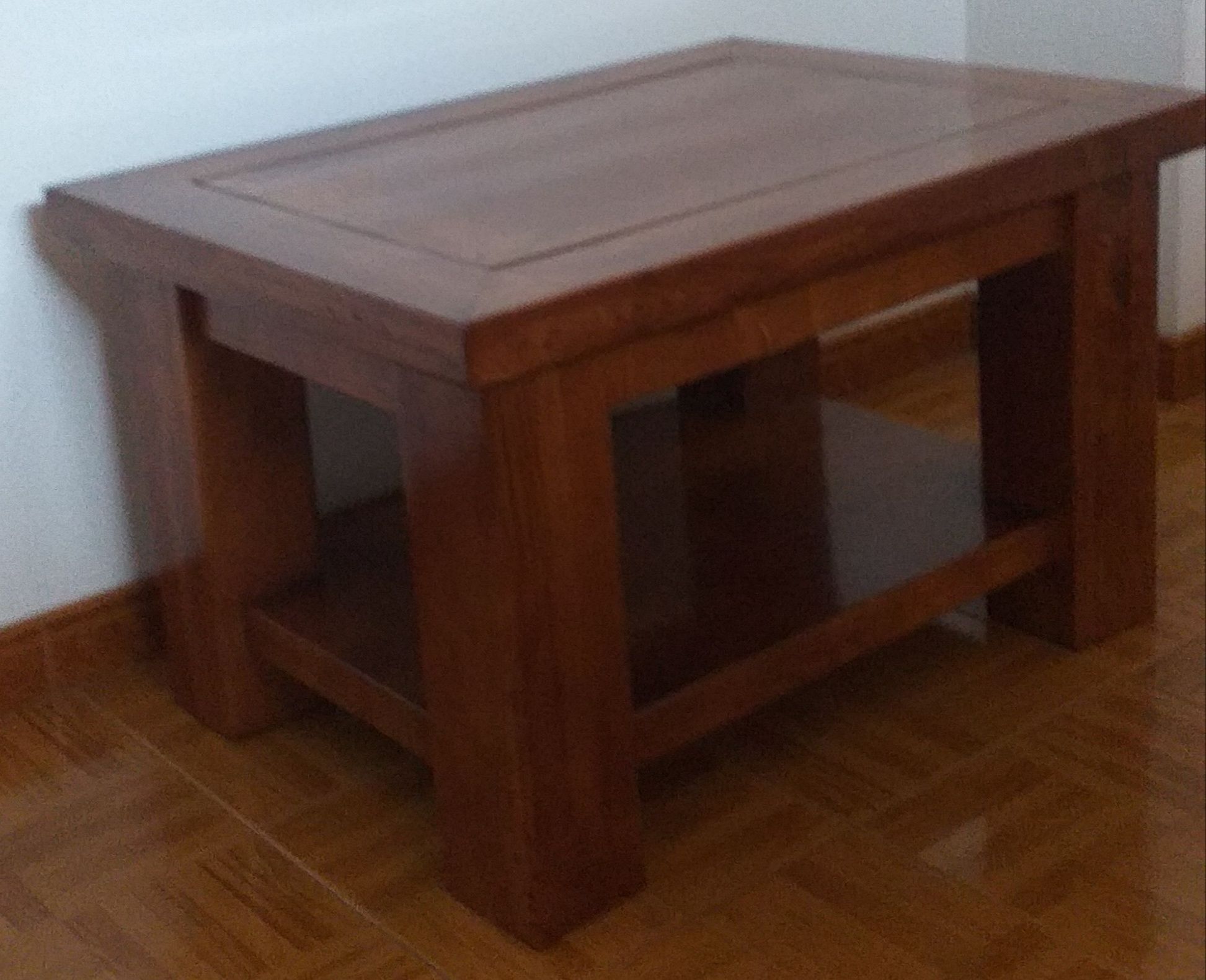 Mesa de centro em madeira