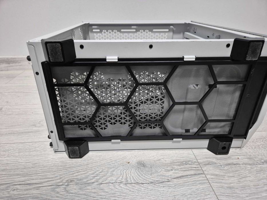 без однієї кришки корпус be quiet! Pure Base 500 White Шумка. Trade-in